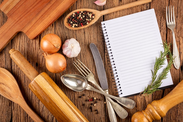 Kuchynské náradie na stole